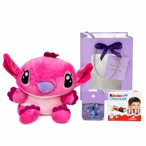 Set pentru copii Stitch Sweet Lavender cu plus roz 24 cm, parfum 35 ml si Kinder Chocolate, in punga cadou lila