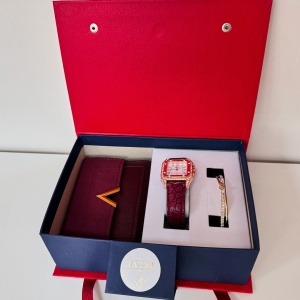 Set cadou pentru femei JESOU COLLECTION, caseta cu trei articole practice, ceas dama, portofel si bratara 19x14cm, Burgundy