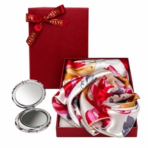 Set pentru femei Satin Glow cu esarfa satinata 50x50 cm si oglinda compacta, in cutie eleganta, rosu-crem