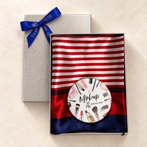 Set pentru femei Satin Glow cu esarfa satinata 50x50 cm si oglinda compacta, in cutie eleganta, rosu-bleumarin - Img 3