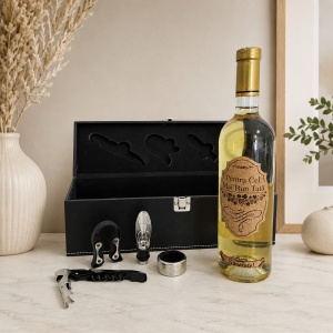 Set premium vin "Pentru cel mai bun Tata”, cutie din piele ecologica cu 4 accesorii de somelier si vin alb personalizat - Img 2