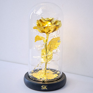 Trandafir artizanal in cupola, cu petale pe blat negru, LED, Gold