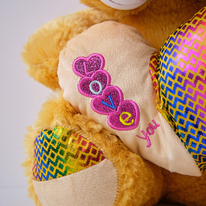 Ursulet de plus Twinkle, cu inimioara, inaltime 37 cm, Maro Deschis