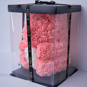Ursulet floral 30 cm, cu led de lumini, din trandafiri spuma roz pudrat inima alba, in cutie cadou