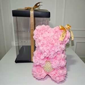 Ursulet floral roz din trandafiri din spuma cu inimioara din perle 25 cm, decorat manual, in cutie cadou - Img 6