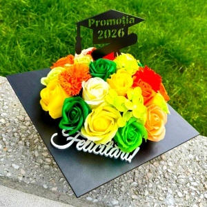 Aranjament floral absolvire 2026 in cutie tip toca, cu flori de sapun si garoafe , 26x26x13cm, Multicolor - Img 3