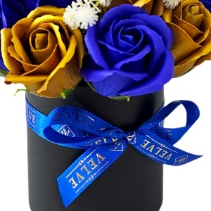 Aranjament floral absolvire Royal Blue cu trandafiri de sapun, in cutie rotunda - Img 3