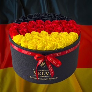 Aranjament floral Country, in cutie rotunda cu 55 trandafiri din sapun, Germania - Img 1