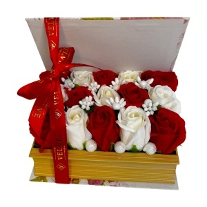 Aranjament floral cu 15 trandafiri de sapun in cutie tip carte, Rosu-Alb