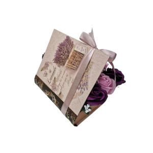 Aranjament floral cu 15 trandafiri din sapun, in cutie tip carte, cu flori indigo si roz