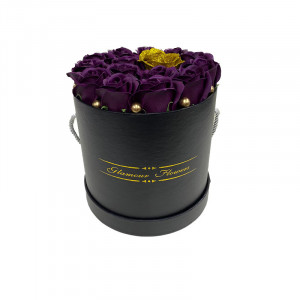Aranjament floral Glamour Flower cutie rotunda neagra cu 15 trandafiri sapun - Img 2