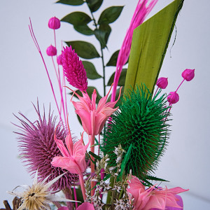 Aranjament floral in ghiveci, din flori uscate, roz, 27cm