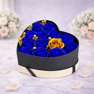 Aranjament floral Intimissimo, 13 trandafiri din sapun, stamine artizanale, in cutie inima, Albastru Royal