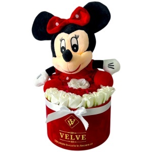 Aranjament floral Minnie Mouse cu trandafiri de sapun si jucarie de plus, in cutie catifea rosie