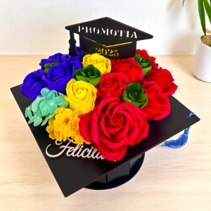Aranjament floral pentru absolvire, in cutie tip toca, cu flori de sapun, 20x20x23cm, Tricolor - Img 4