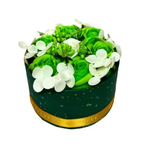 Aranjament floral Seven, in cutie rotunda cu 7 trandafiri din sapun, stamine si hortensi, Verde