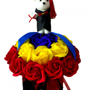 Aranjament floral Tricolor, drapelul Romaniei cu trandafiri din sapun, in cutie rotunda