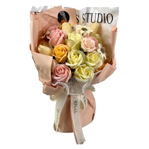 Buchet floral Eternal din flori artizanale, trandafiri si lalele de sapun, 22x30 cm, Crem - Img 3