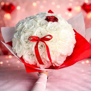 Buchet floral Luxury White Glow, 51 trandafiri artizanali cu sclipici, cadou elegant romantic - Img 2