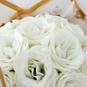 Buchet floral premium Glitter Roses cu 19 trandafiri albi decorativi, 40 cm - Img 6