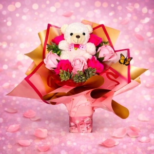 Buchet Love Pink , trandafiri din sapun, plante artificiale si ursulet, Roz - Img 3