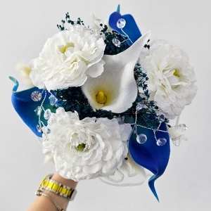 Buchet mireasa elegant Blue Royal cu cale albastre, margarete si cristale - Img 2