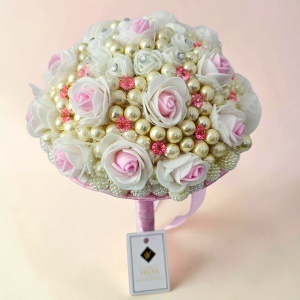 Buchet mireasa elegant Royal Blush cu trandafiri, perle si cristale roz, 25x20 cm - Img 5