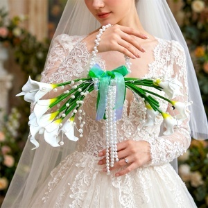 Buchet mireasa tip poseta Pearl Grace cu cale albe si maner din perle, elegant si modern - Img 2