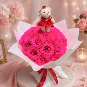 Buchet Pink Sparkle cu 25 trandafiri artizanali roz fucsia cu sclipici si ursulet de plus in rochita, inaltime 50 cm