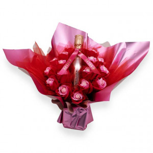 Buchet Rose cu pancarta si text "La multi ani!", trandafiri de sapun in degrade si spumant Bottega Rose Gold, 200ml