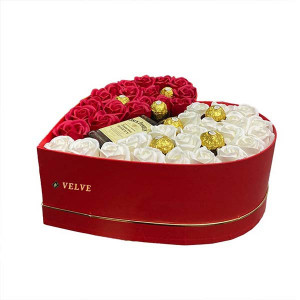 Cadou Sweet Honey cutie inima rosie cu trandafiri de sapun, Jack Daniel's si praline Ferrero Rocher