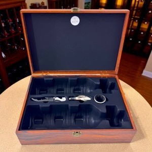 Caseta eleganta din lemn Special Wine, pentru doua sticle si trei accesorii vin, Maro - Img 4