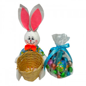 Cos Easter, baton Papi Primola 26.8gr, batoane Snikers 100gr, 4 oua ciocolata Favorina 80gr, oua mini cicolata Favorina 80gr, in cos cadou cu iepuras albastru