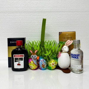 Cos Easter, decoratiune iepure, 3 oua ciocolata Choco Pack 60gr, ciocolata Heidi 80gr, Absolut Vodka 200ml, Angelli 200ml, cafea Davidoff 250gr, in cos verde cu toarta