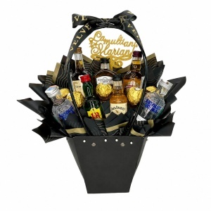 Cosulet Delice pentru barbati „La multi ani, Marian!!”, 7 bauturi miniatura si 5 praline Ferrero Rocher