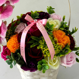 Cosulet aniversar Floral Collection, cu orhidee artizanale, trandafiri si garoafe de sapun, decorat cu cristal si funda  2