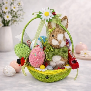 Cosulet HappyEaster, cu iepuras si oua decorative, ou kinder Joy, praline Raffello, Mon Cherry, bomboane Kinder Schoko Bons