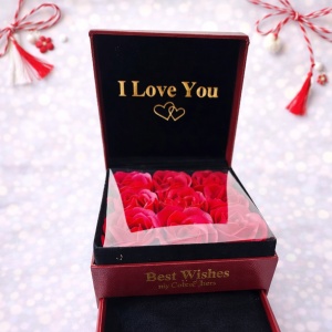 Cutie pentru accesorii "Love Wishes" cu sertar, noua trandafiri de sapun, felicitare si punga cadou, Bordo - Img 2
