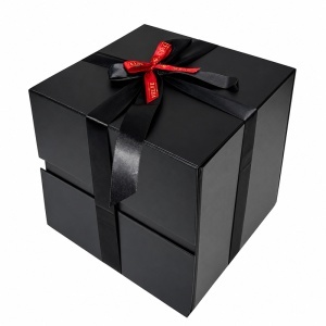 Cutie pentru cadou Black Elegance, neagra cu panglica si fundita, 26x25 cm
