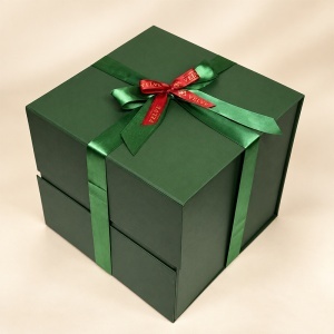 Cutie pentru cadou Green Elegance, verde cu panglica si fundita, 26x25 cm - Img 5
