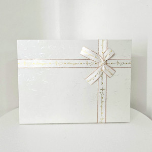 Cutie pentru cadouri, alb/crem, cu imprimeu subtil - 33 x 24.5 x 12 - Img 3