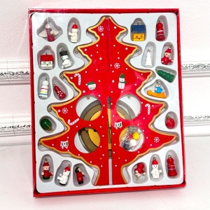 Decoratiune Craciun, craft Do it Yourself, bradut si globulete in miniatura, Rosu