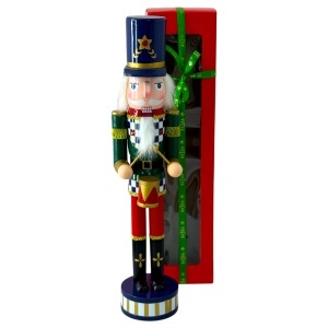 Decoratiune de Craciun, Spargatorul de Nuci in uniforma festiva, Tobosar, Verde-Albastru-Rosu, 60cm