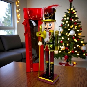 Decoratiune de Craciun, Spargatorul de Nuci, soldat regal din lemn, cu suliță decorativă, 32 cm, în cutie cadou, Rosu-Verde - Img 2