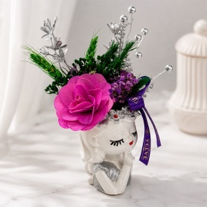 Decoratiune din ceramica, Fata Visatoare, cu begonie de lemn, flori texturate si plante criogenate, Fucsia, 21x6 cm - Img 5