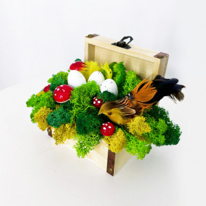 Decoratiune Paste handmade in cufar de lemn cu licheni stabilizati, oua decorative si gainusa, 18 cm - Img 3