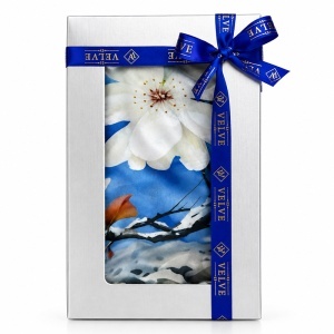 Esarfa premium dama cu motive din natura si flori albe, 70 x 70 cm, Albastru - Img 5