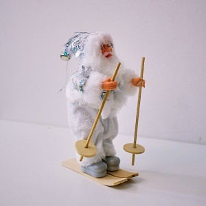 Figurina Decorativă 'Moș Crăciun Schior', Argintiu, 17cm - Img 4