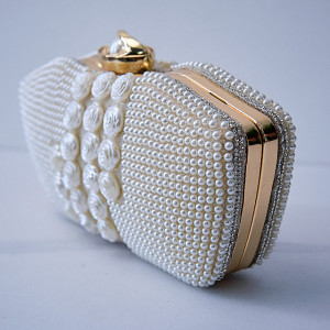 Geanta de ocazie, Opulent Style, de tip clutch, cu detalii decorative florale si perle, Crem