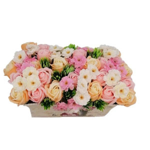 Jardiniera cu aranjament floral deosebit, flori de cires si trandafiri de sapun, 27x17x13 cm
